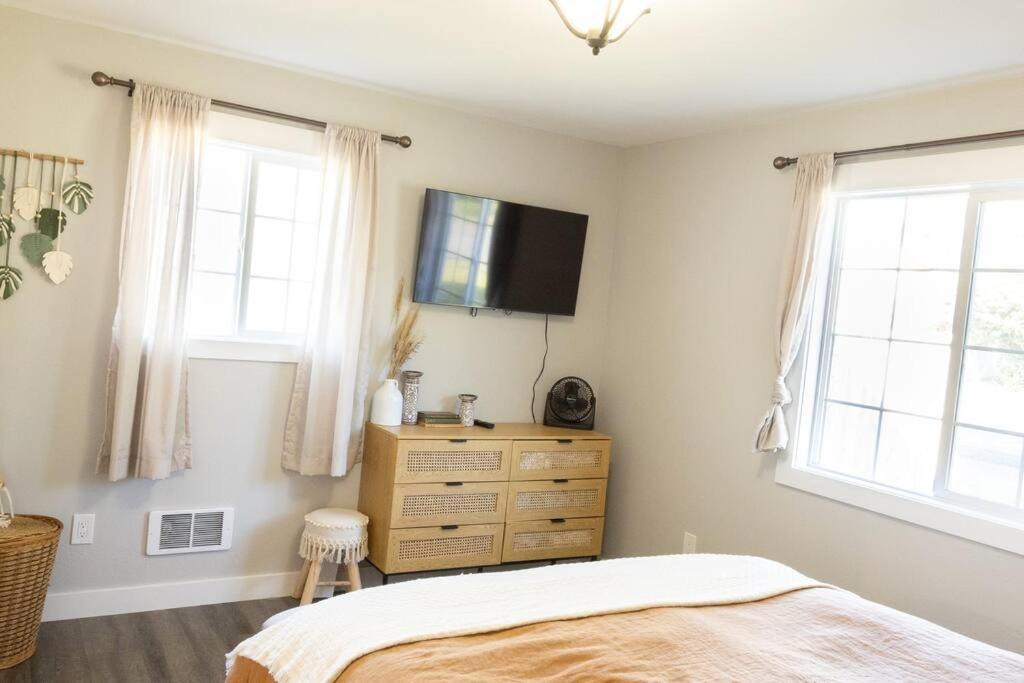 Waddle On Inn- Hot Tub, Pet Friendly, Fully Fenced, 5 Blocks To Beach! Ocean Park Екстер'єр фото